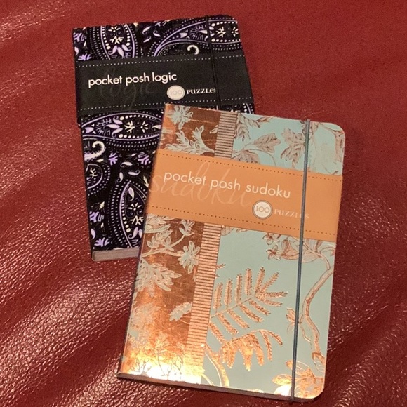 Lot of 2 puzzle books - Picture 1 of 4